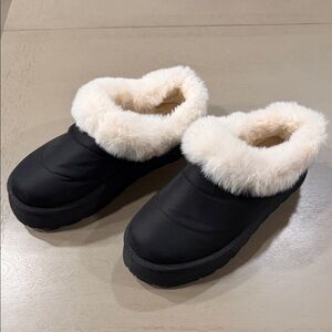 Steve Madden Black Slippers with Cream Faux Fur